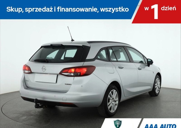 Opel Astra cena 48000 przebieg: 106762, rok produkcji 2018 z Bełchatów małe 211